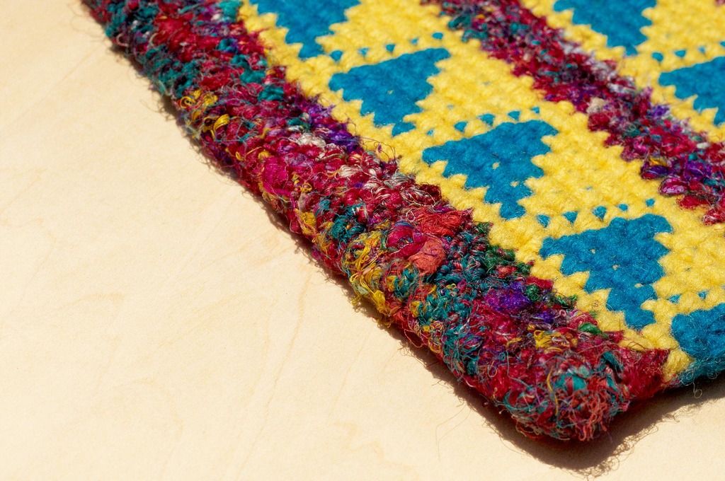 Christmas gift natural wool crochet cross-body bag / backpack / side backpack / shoulder bag / travel bag-saree line triangle geometric hill totem - Messenger Bags & Sling Bags - Wool Multicolor