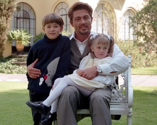 Carlos Daniel y ni&ntilde;os Bracho Pictures, Images and Photos