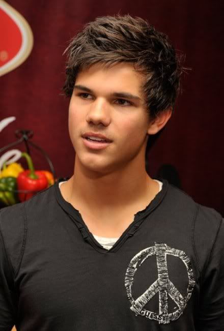 taylor lautner Pictures, Images and Photos